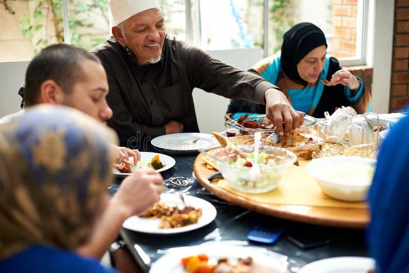 آداب الطعام والمائدة في سنة النبي الأكرم صلى الله عليه وآله وسلم